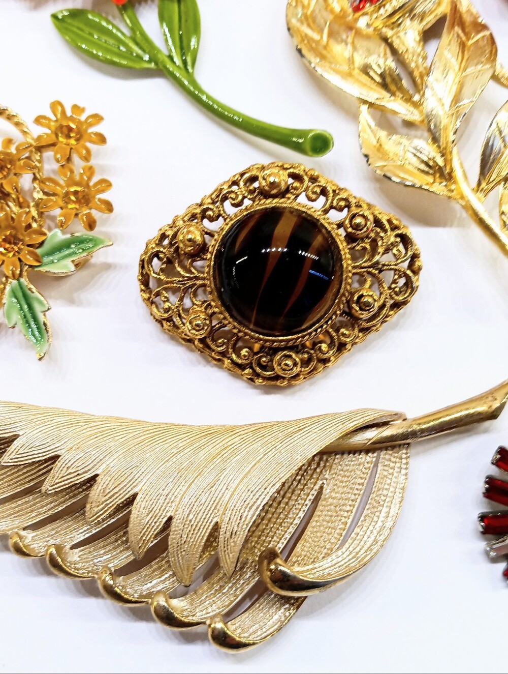 Vintage Jewelry Lot Enamel Flowers Rhinestone Pin Earrings - Picture 4 of 14
